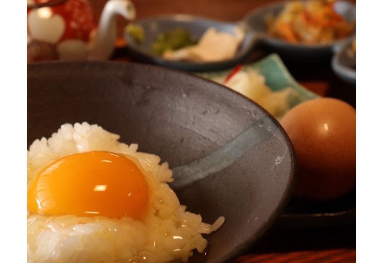 ▼平飼い鶏の産みたて 卵かけご飯定食